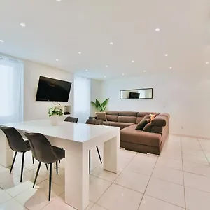 Appartement Grand Appartement- Le Port A/c, Nice